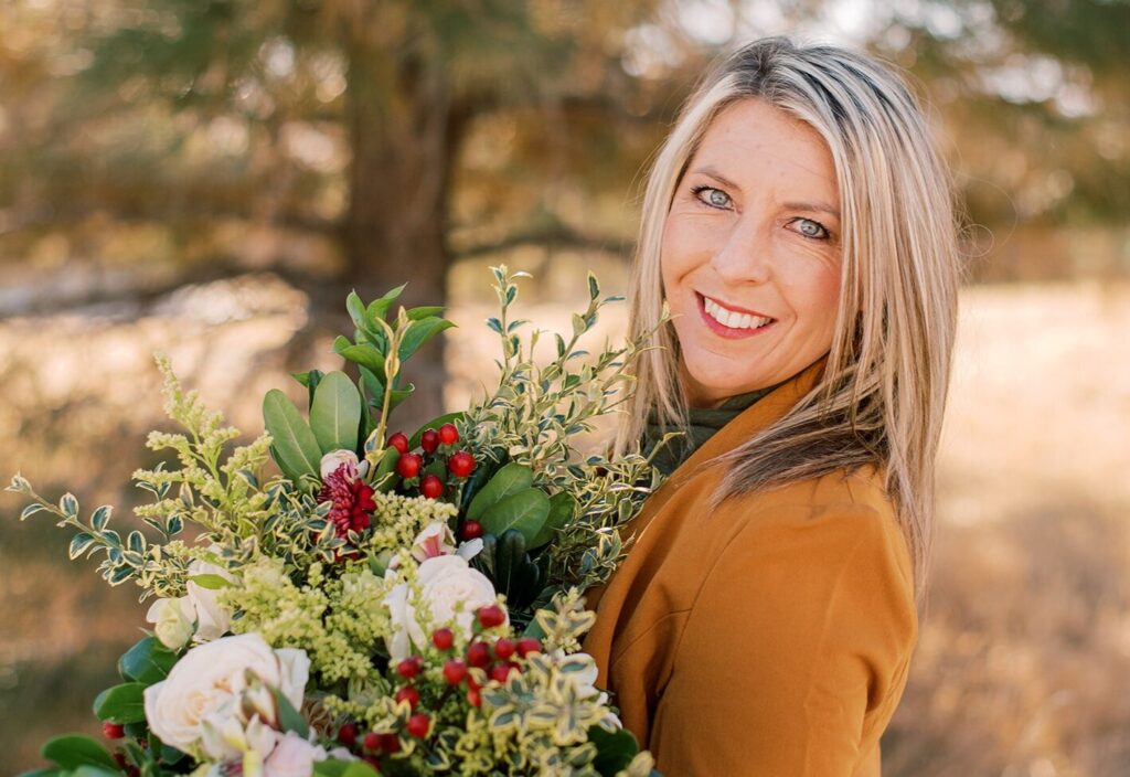 Kristi Pohly holding a bouquet of flowers. 